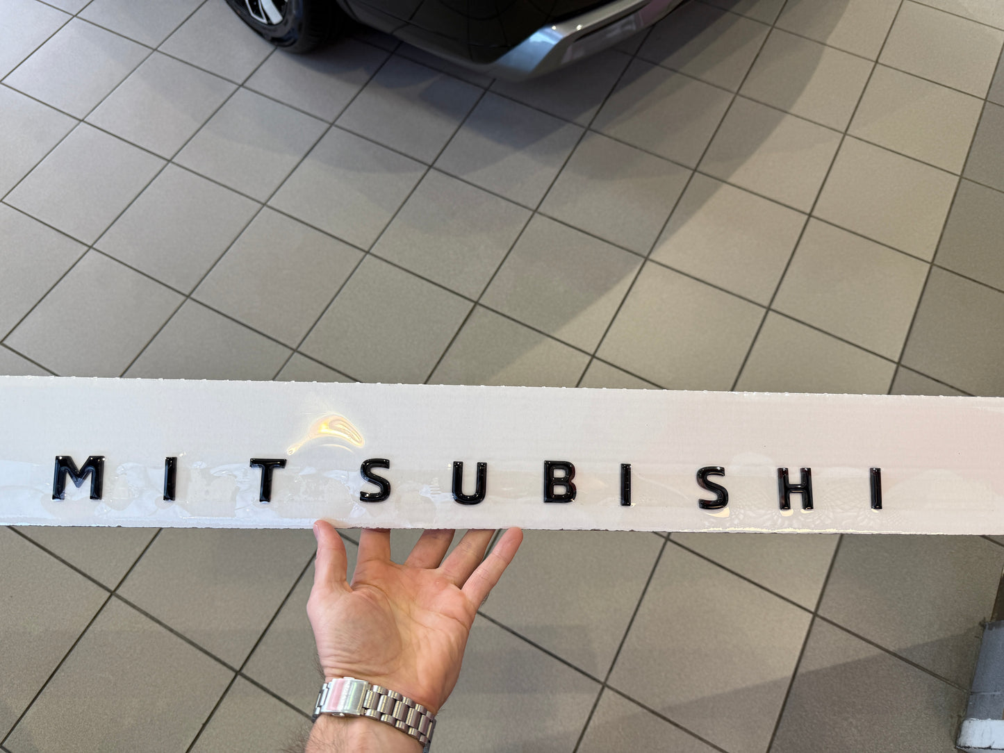 RVR // Outlander Sport Mitsubishi hood lettering