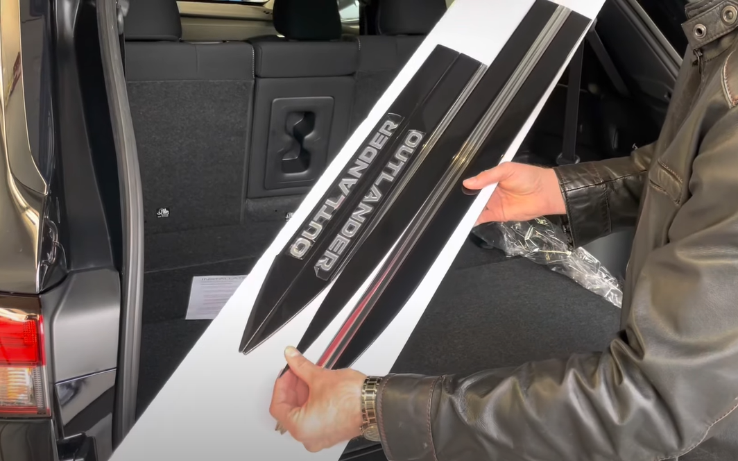 2022-25 Outlander Side Moldings - Labrador Black (will fit 23-25 PHEV)