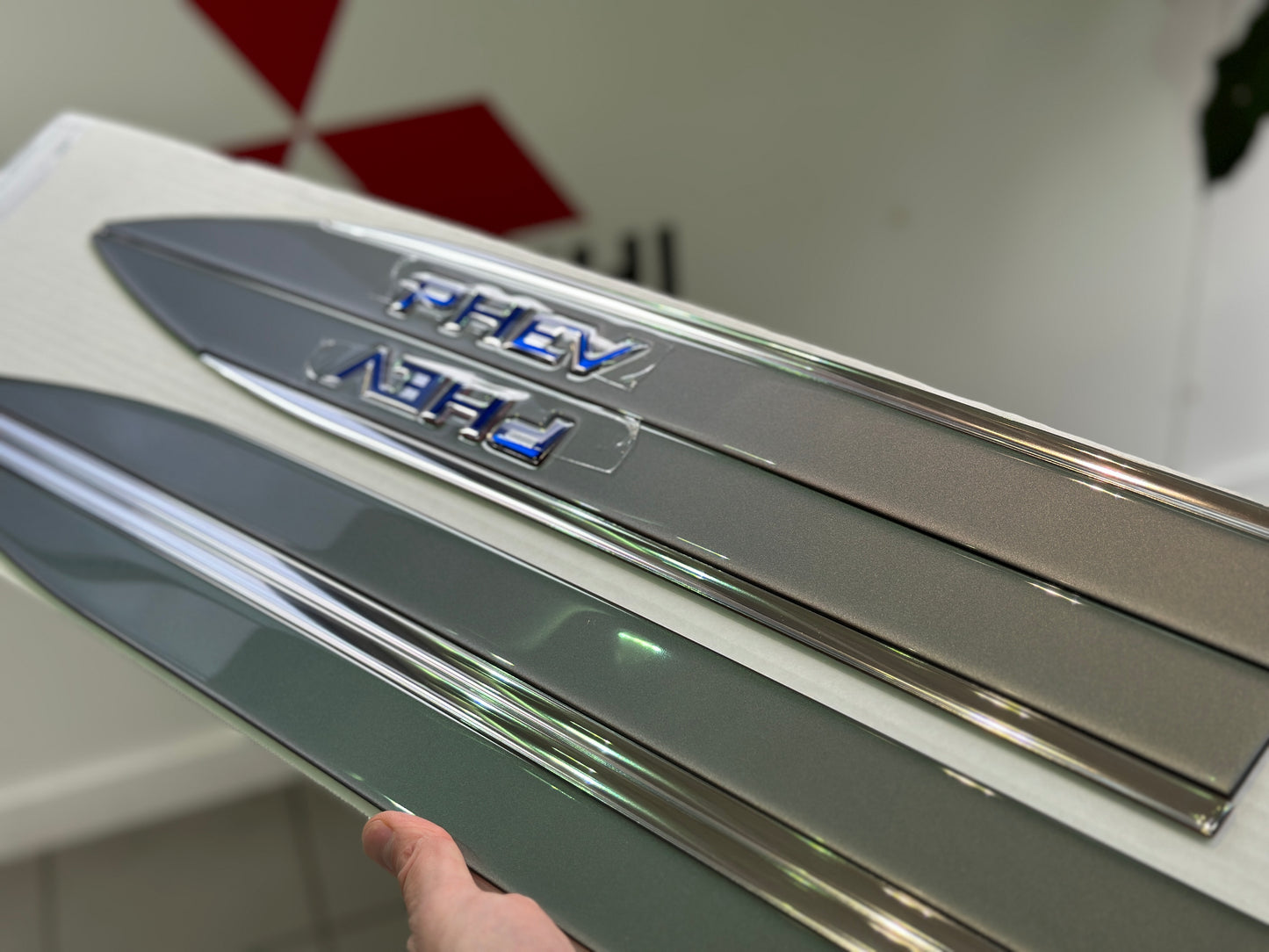 2023-25 PHEV Outlander Side Moldings - Titanium Grey